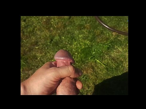 ❤️ Žhavá kočička si nechá ošukat růžovou kundičku a udělá se squirtem v letní zahradě. ❤️❌ Super sex u cs.myteporn.ru