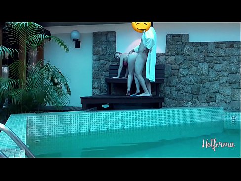 ❤️ Šéf pozve služebnou k bazénu, ale neodolala žhavému ❤️❌ Super sex u cs.myteporn.ru