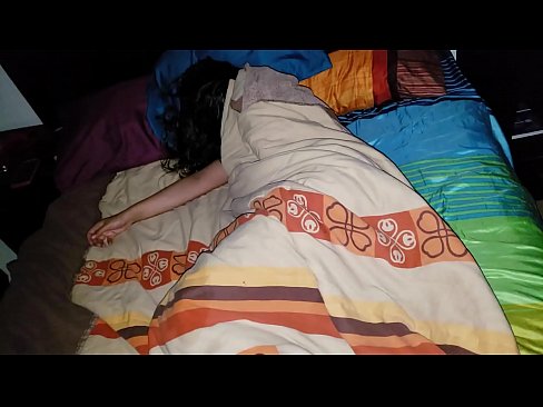 ❤️ Nevlastní syn buzeruje svou mladou nevlastní matku, zatímco ona spí. ❤️❌ Super sex u cs.myteporn.ru